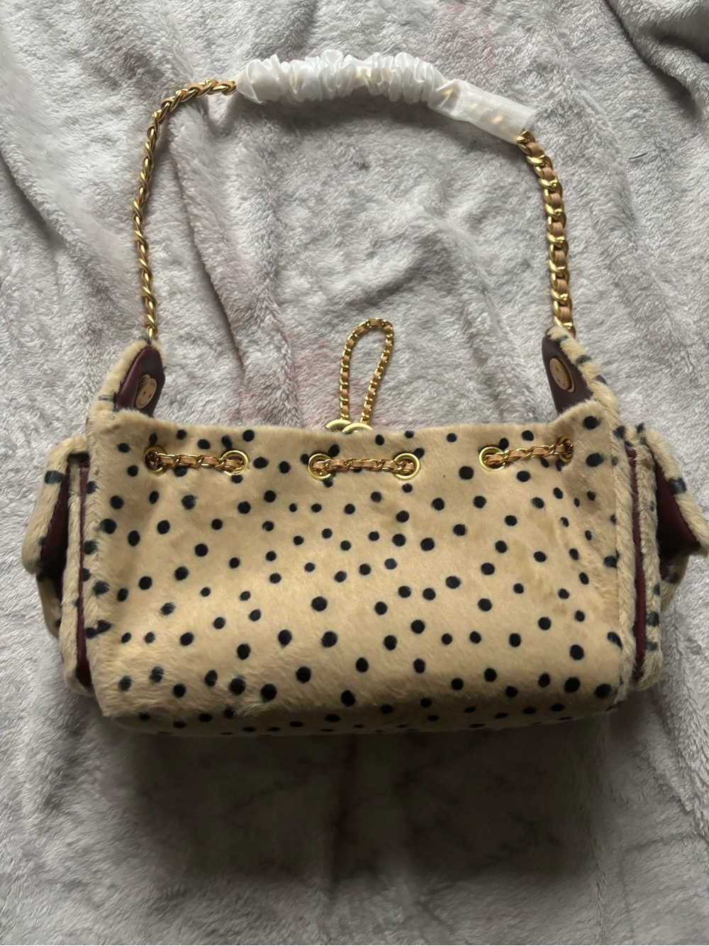 CHANEL Cream and Black Polka Dot Shoulder Bag with Gold CC Chain - Picture 14 of 14